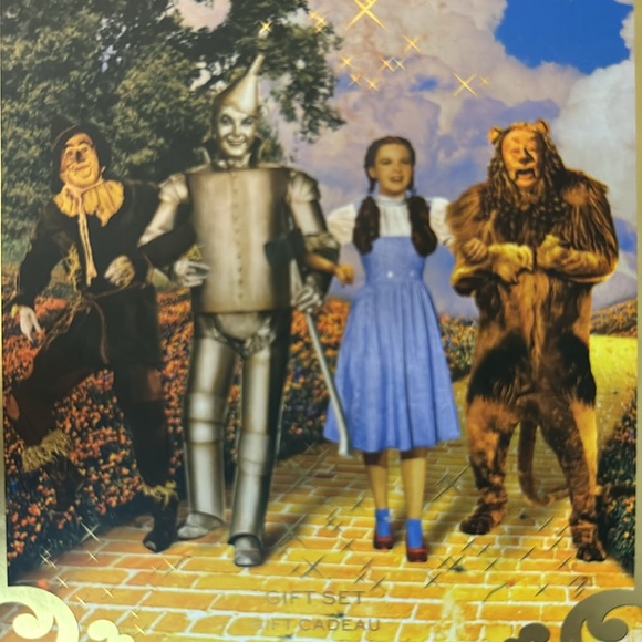 The Wizard of Oz Gift Set. Revolution x The Wizard of Oz Eyeshadow Palette. - Picture 10 of 10